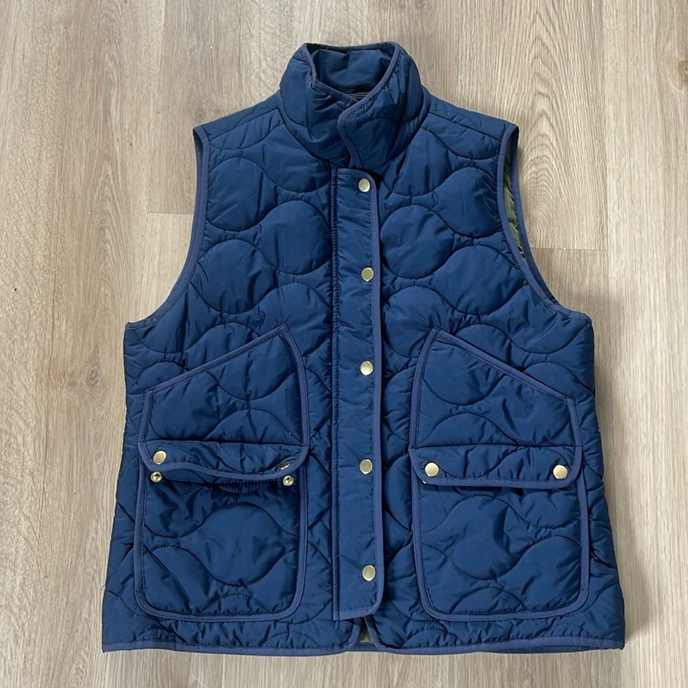 JCrew quilted excursion vest size L